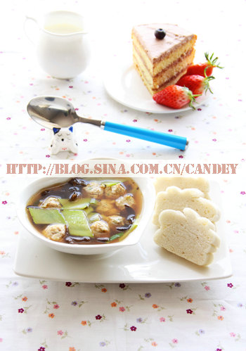 （每日小学生早餐）豆腐丸子汤的做法/小花卷的做法/巧克力鲜奶蛋糕的做法[CANDEY]